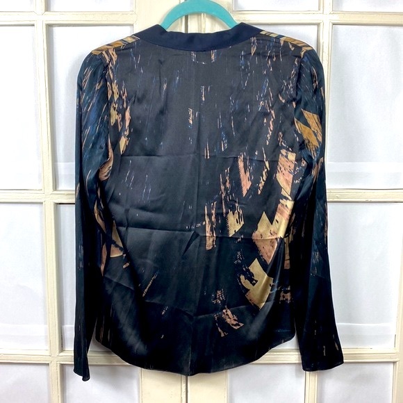 Tahari Abstract Print Silk Blouse Top Shirt - Picture 2 of 5